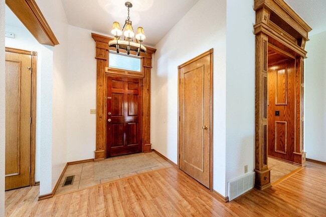 Photo - Beautiful 3 bed 2 bath home with garage for rent