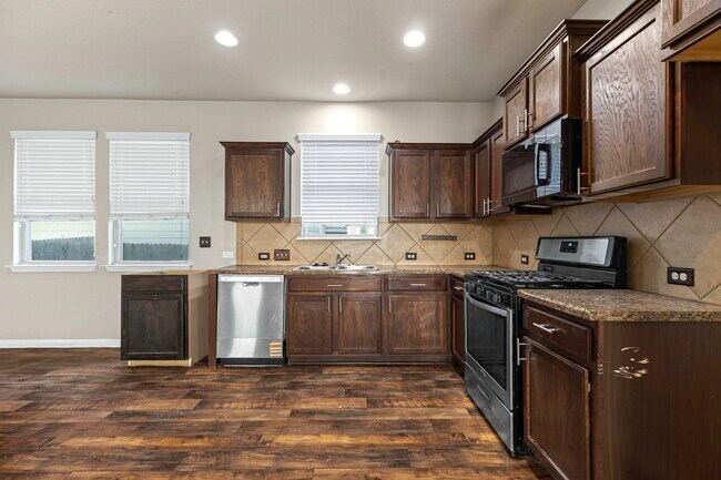 Photo - 253 Eagle Brook Ln
