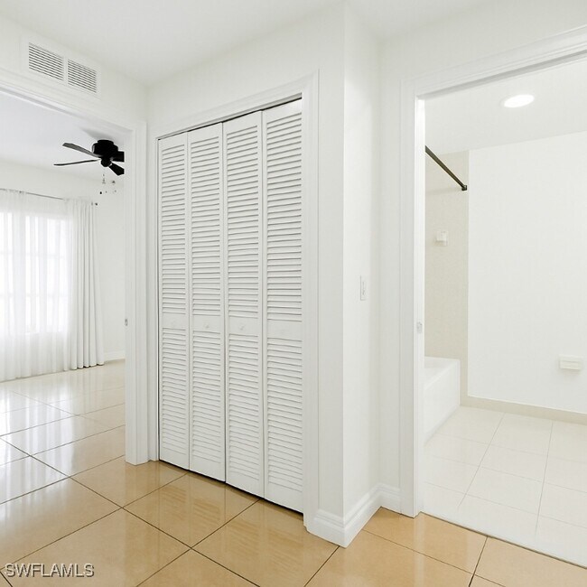Building Photo - 8423 Bernwood Cove Loop Unit 401 Rental