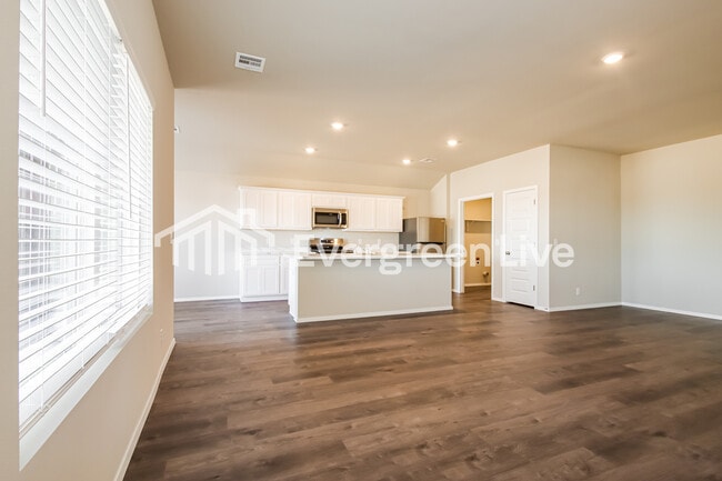 Photo - 1002 W Lawton Rd