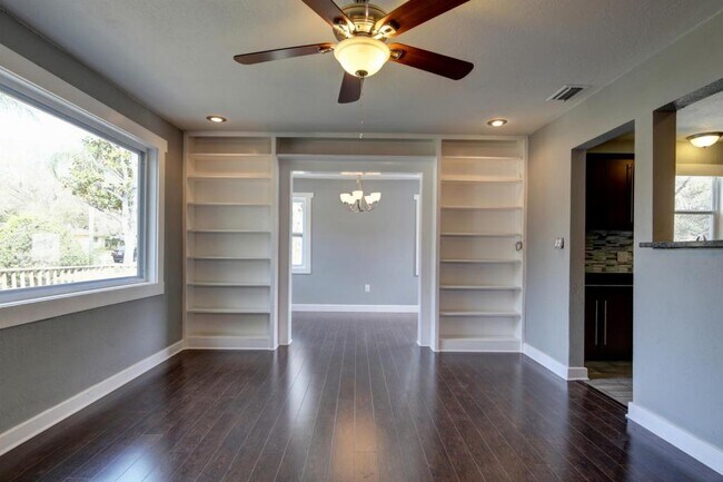 Photo - 1421 Rogers St