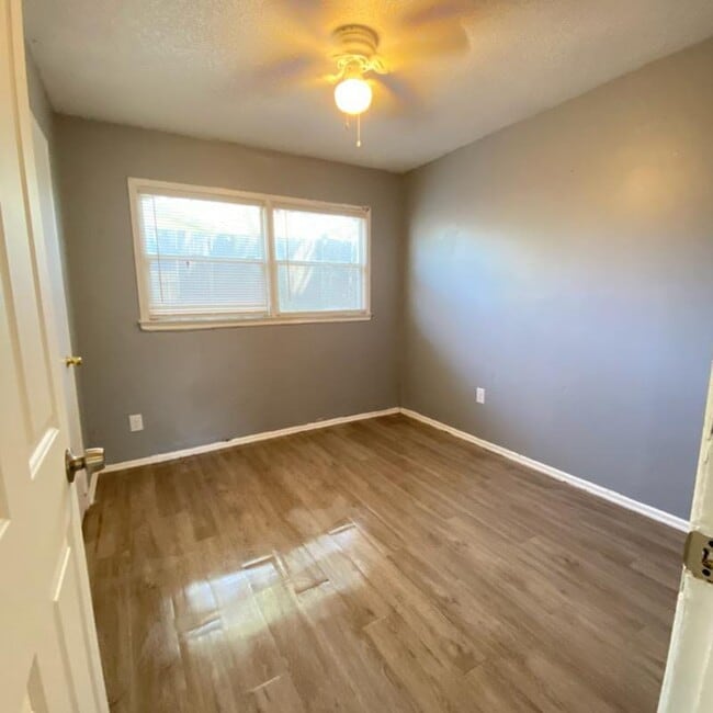 Photo - 2714 E 3rd St