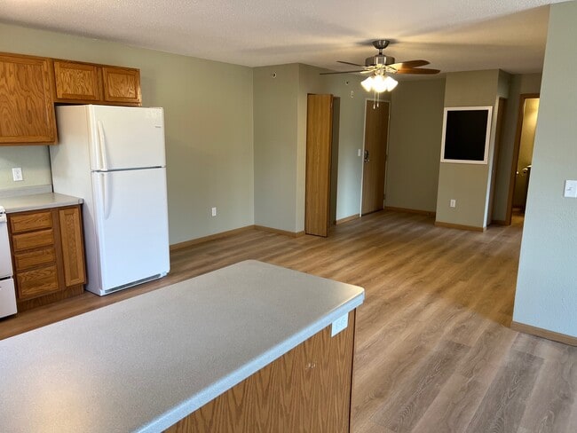 Photo - 431 Central AVE W