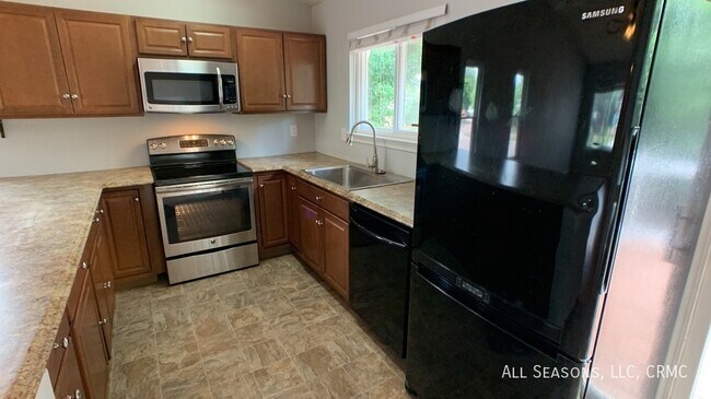 Photo - 210 Wallace St