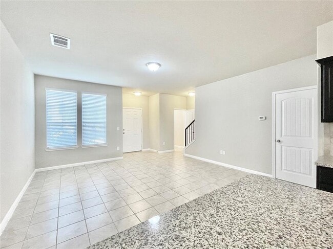 Photo - 415 Crater Lake Dr