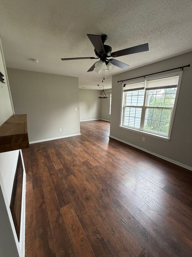 Photo - 3 bedrooms, large lot, updated interior!