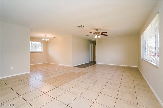 Building Photo - 30 Castlebar Cir Rental