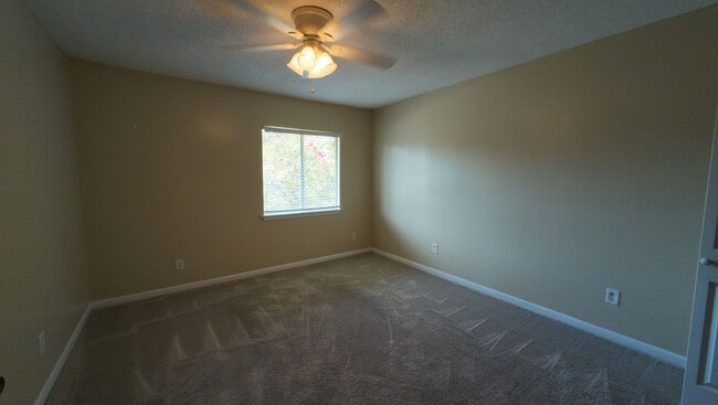 Photo - 1/1.5 Townhome in Springhill Place