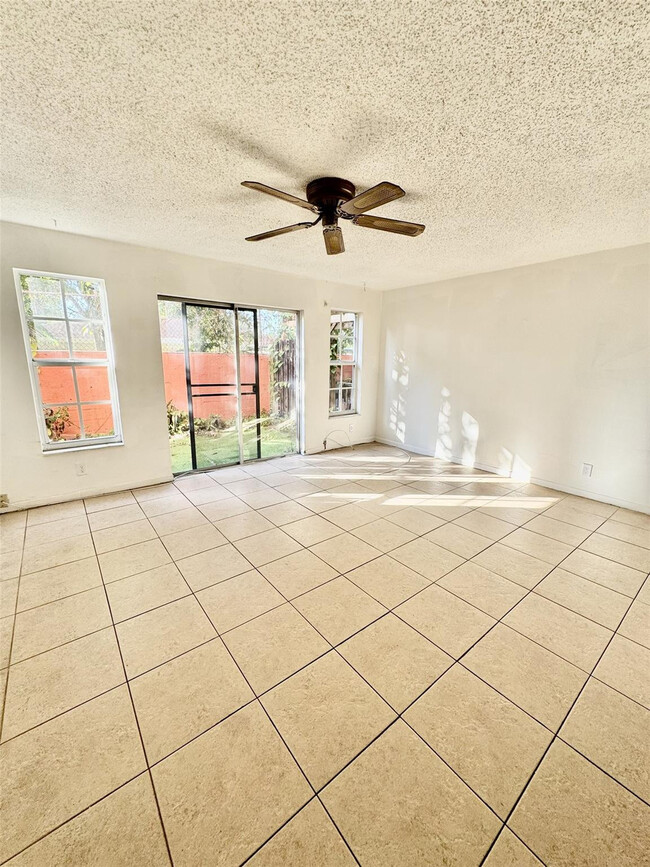 Photo - 680 Tennis Club Dr Unit 107