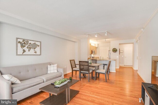 Photo - 616 E St NW Unidad 321