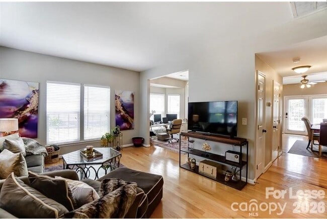 Photo - 4102 Christine Ln