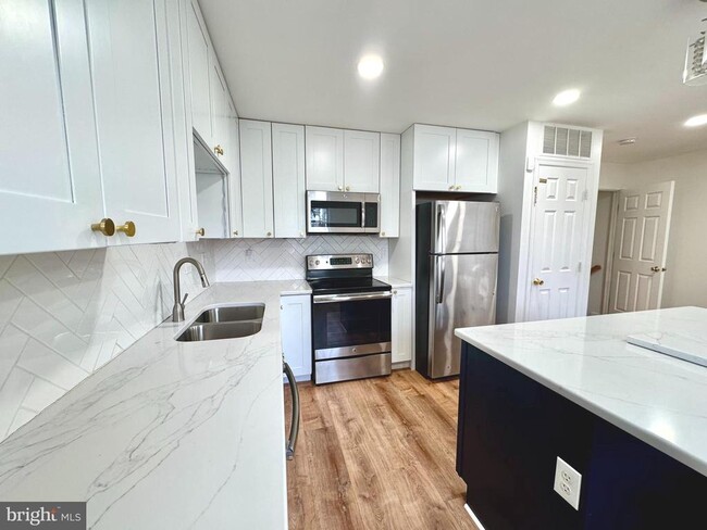 Photo - 597 Primus Ct