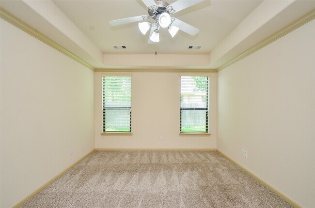 Photo - 11014 Sir Alex Dr