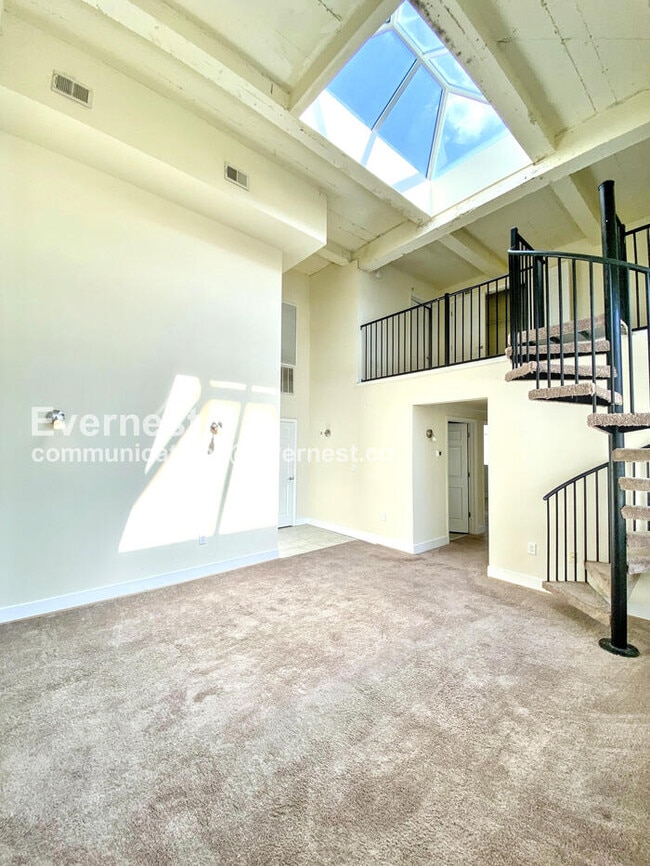 Photo - 525 E Grace St Unit 401