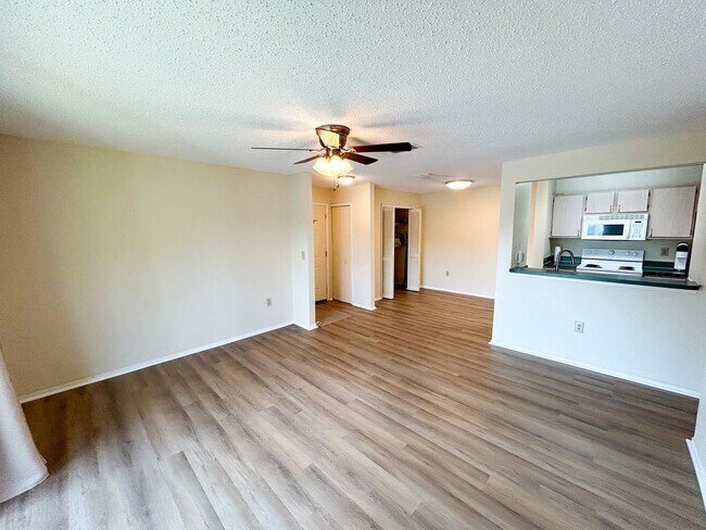 Photo - Windsor Park #526 - Pet Friendly