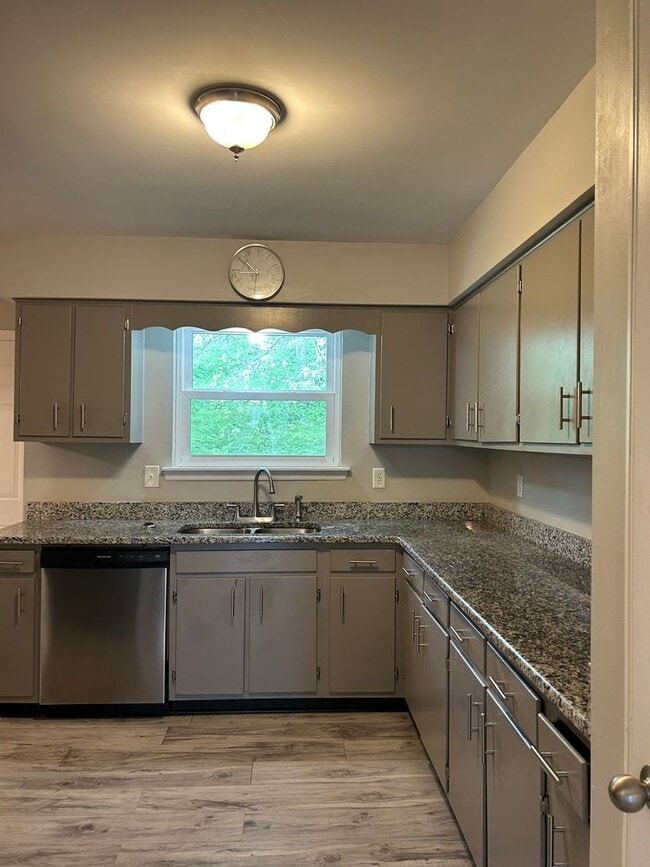 Photo - 815 Poindexter Ave Unit B