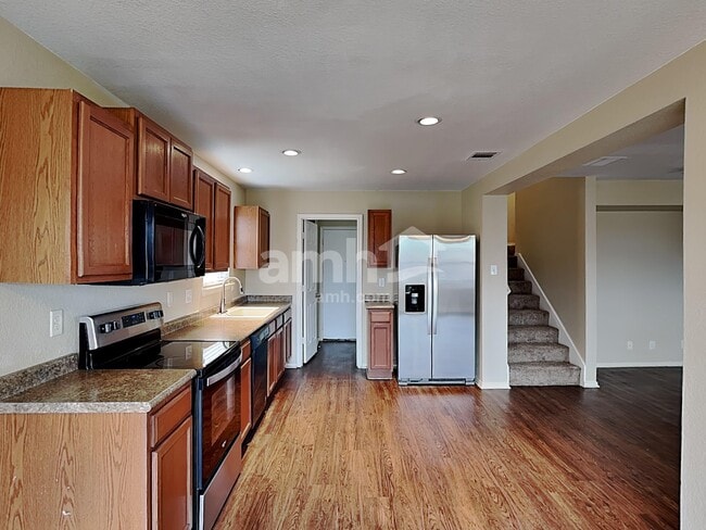 Photo - 270 New Country Rd