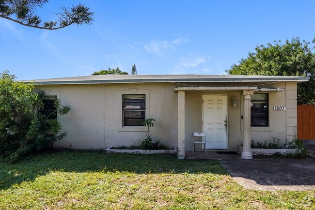 Building Photo - 1207 NW 17th Ave Rental