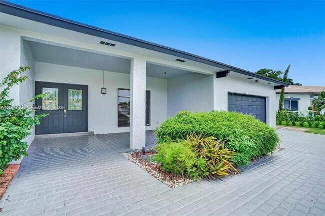 Photo - 16610 Royal Poinciana Ct
