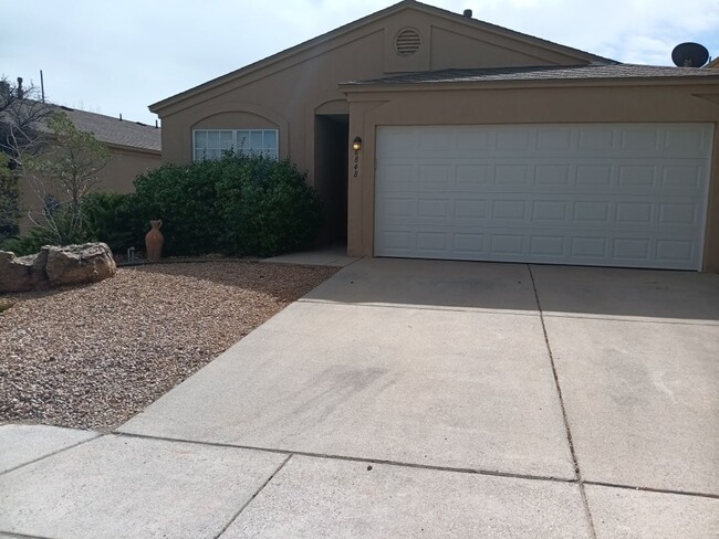 Beautiful 3 Bedroom 2 Bathroom Home Locate... - Beautiful 3 Bedroom 2 Bathroom Home Locate...