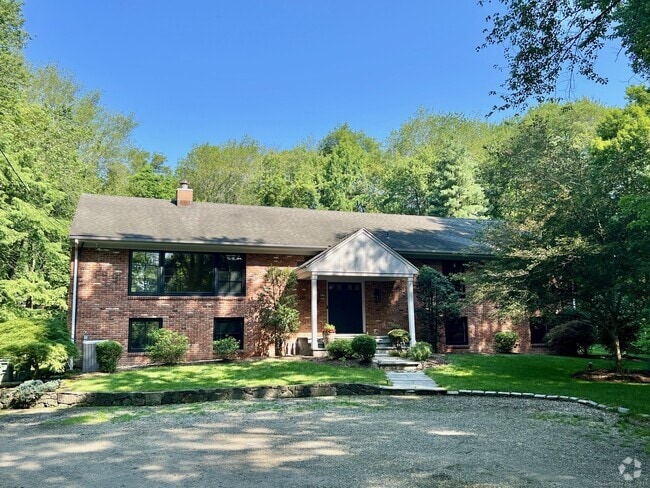 Building Photo - 326 Ponus Ridge Rd Rental