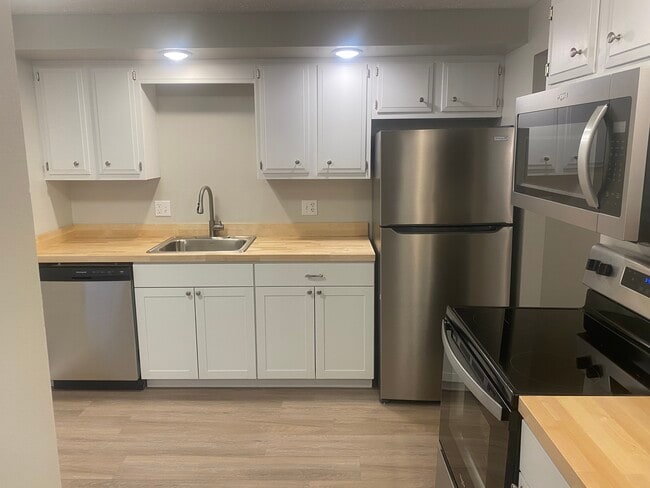 Photo - 74 Willowick Dr