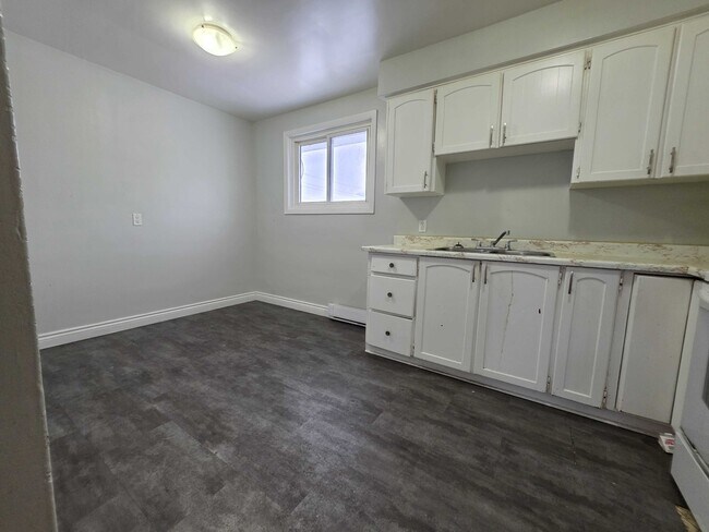 Photo - 672 Division St Unit 3