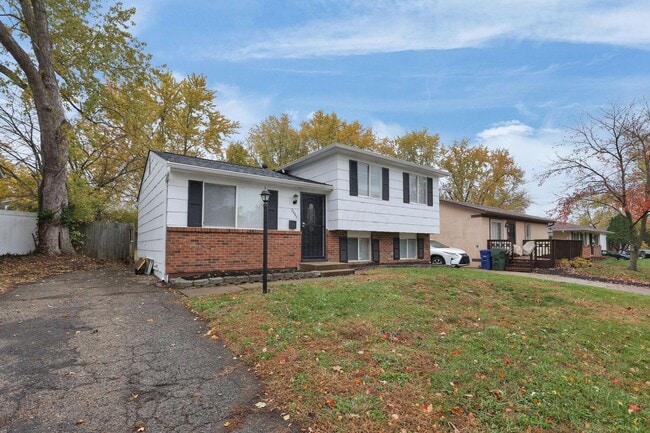 Photo - 2464 Queenswood Dr