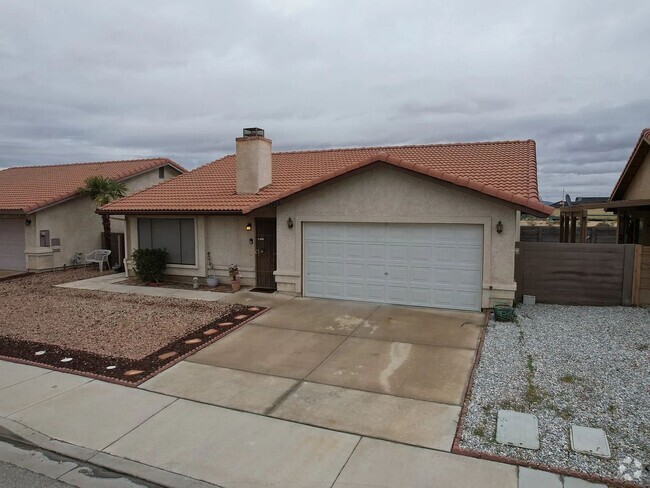 Building Photo - Victorville  FAMILY HOME