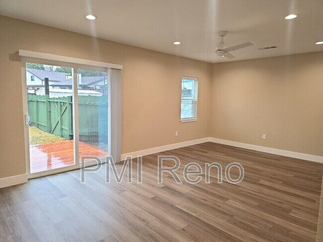 Photo - 452 Tracy Ln