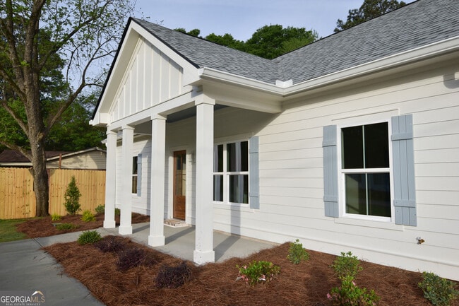 Photo - 1070 Moreland Dr