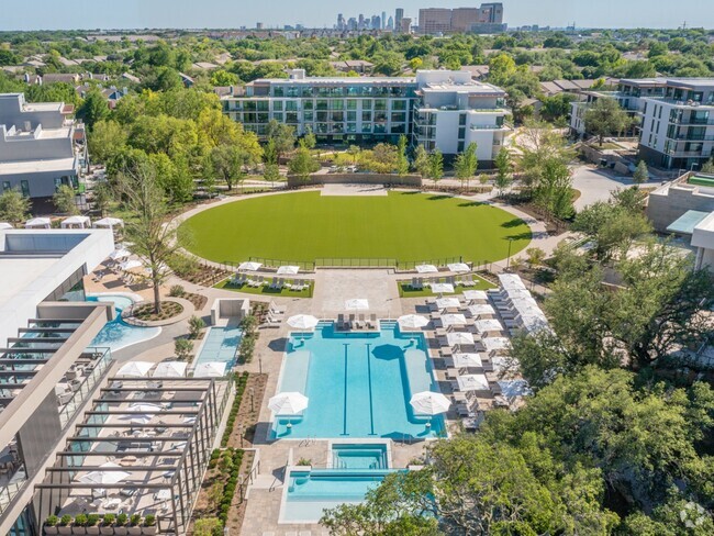 The Village Country Club - The Village Dallas Rental