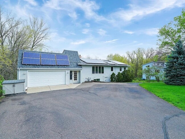 Photo - 987 County Road C2 W