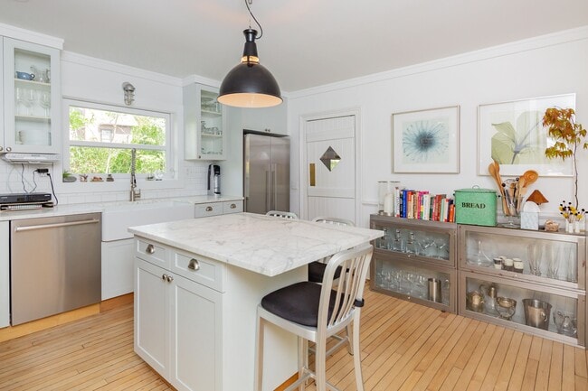 Photo - 75 Hampton St