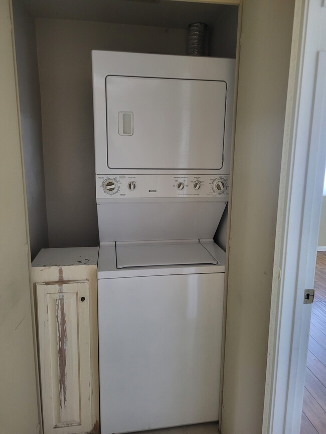 Building Photo - 204 S Pierce St Unit 204 Rental