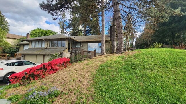 Building Photo - *1/2 OFF 1ST MONTH'S RENT PROMO* 3 BR Townhome- Wonderful Privacy Deck in Beaverton with 1 Car Ga...