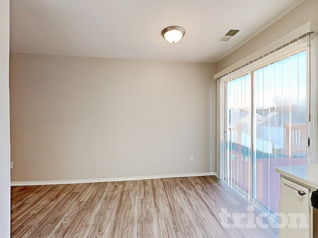 Photo - 1528 April Knoll Ct