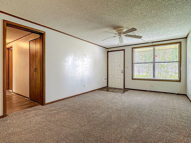 Building Photo - The Sterling - 2 Bedroom 1 Bathroom with inside laundry Unit 14