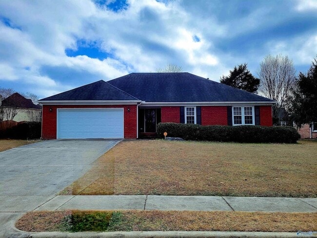 Building Photo - 122 Pebblebrook Cir