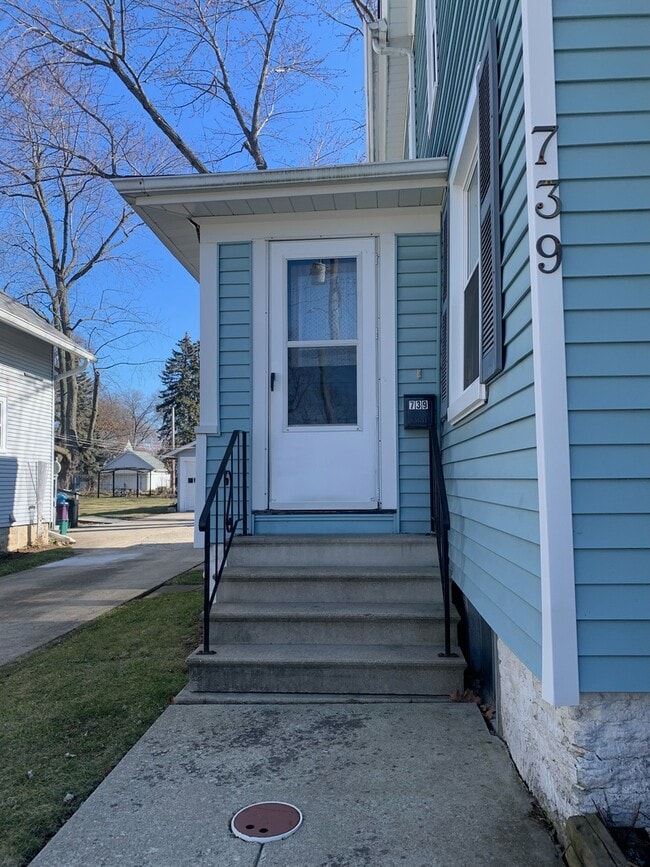739 Iowa Ave Rental House Rental in Aurora, IL