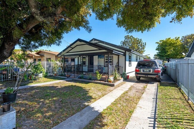 Photo - 3055 NW 23rd Ave