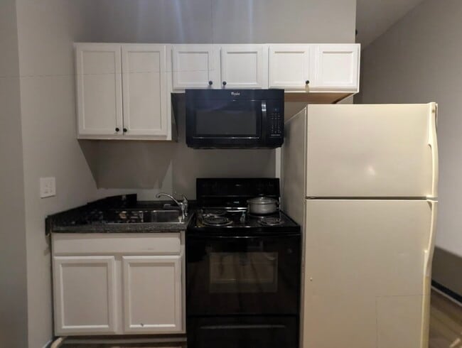 Photo - 404 W Broad St