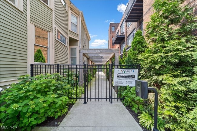 Photo - 2048 Fulton Rd Unidad 207