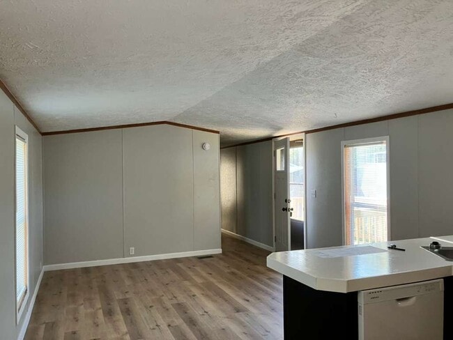 Photo - 44 Deerwood Park