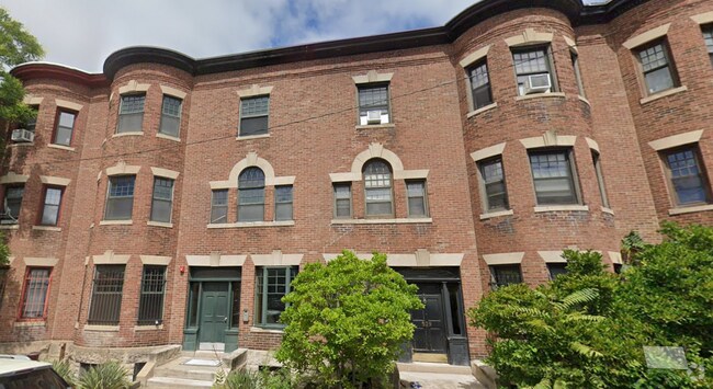 Building Photo - 533 Newbury St Unit B Rental