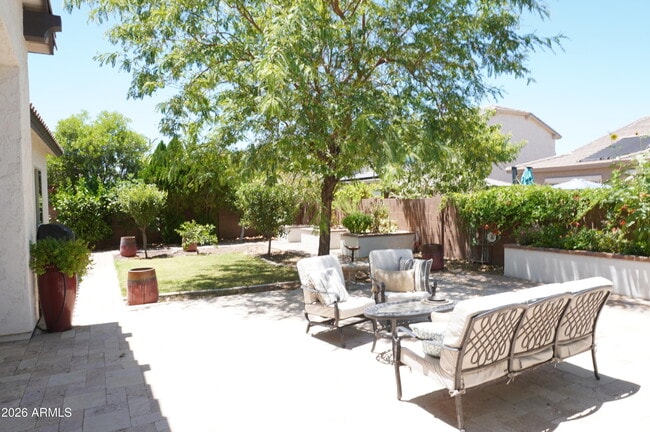 Building Photo - 2910 E Wildhorse Dr