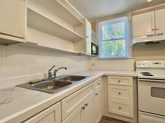 Photo - 25 Desoto Pl Unit 1