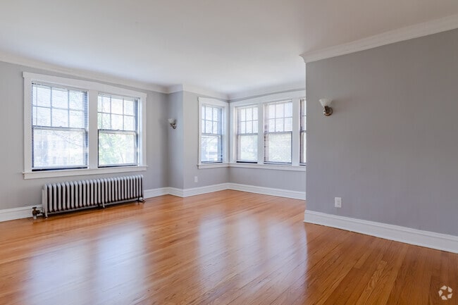 2BR, 2BA - 870SF