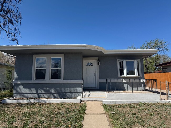 Near the heart of downtown 3 bedroom, 2 ba... - Near the heart of downtown 3 bedroom, 2 ba... House