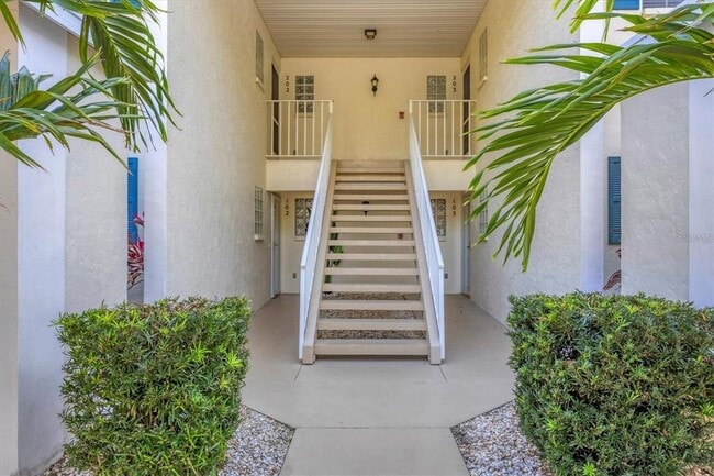 809 Montrose Dr Unit 203